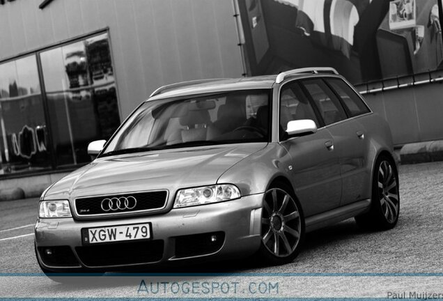 Audi RS4 Avant B5