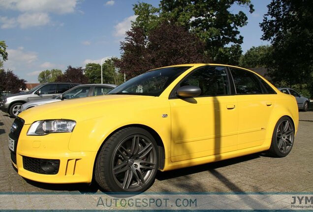 Audi RS4 Sedan