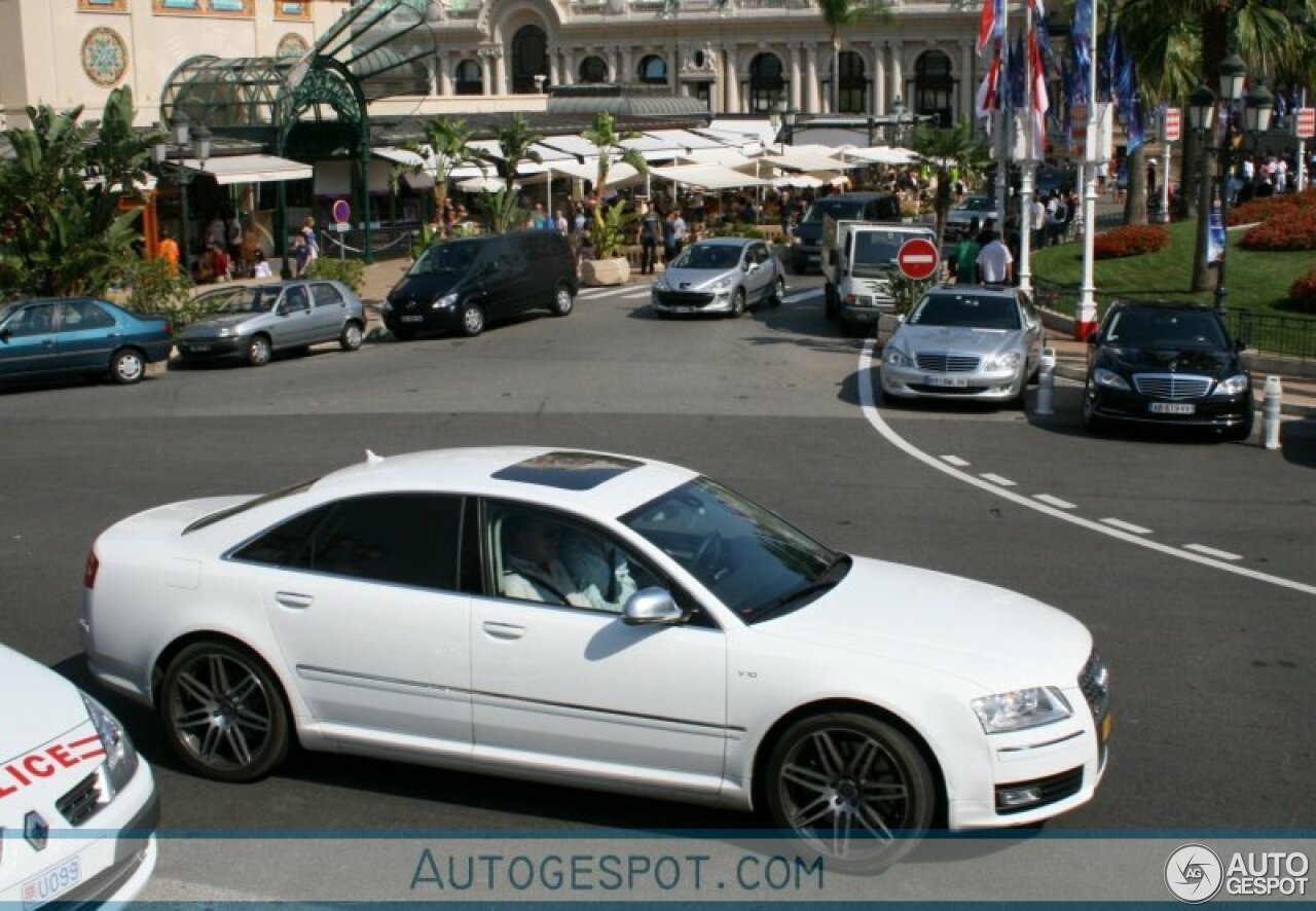 Audi S8 D3