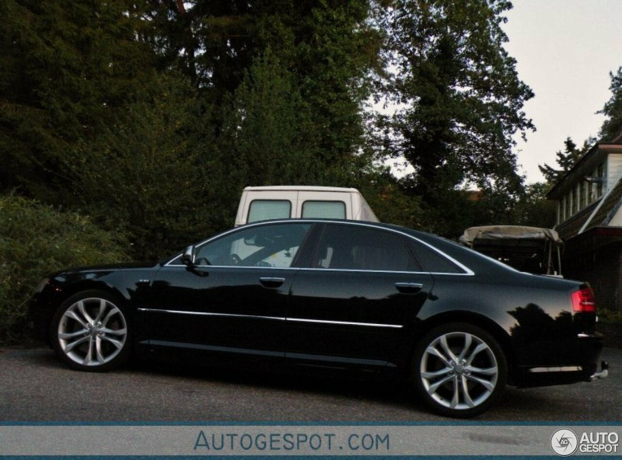 Audi S8 D3