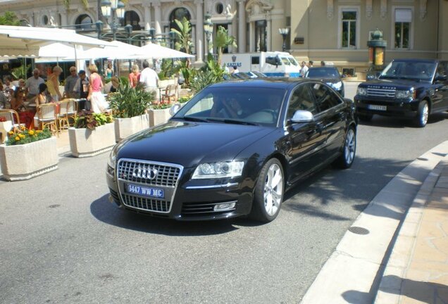 Audi S8 D3