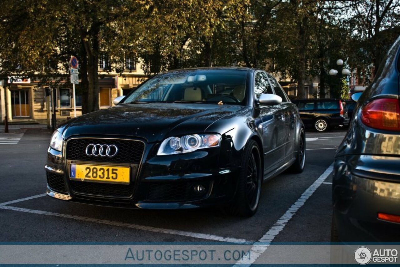 Audi RS4 Sedan