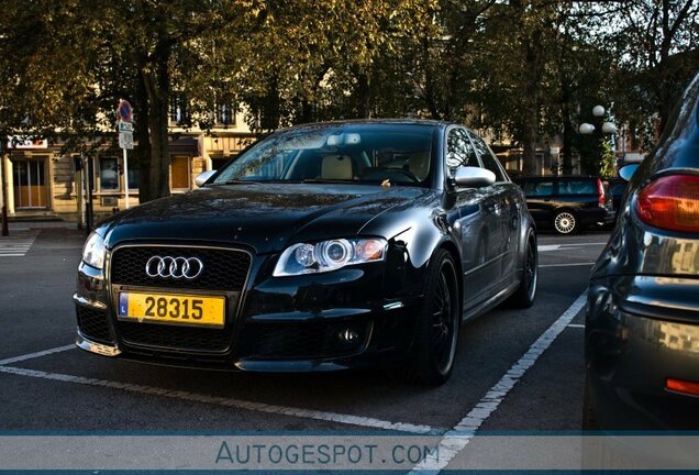 Audi RS4 Sedan