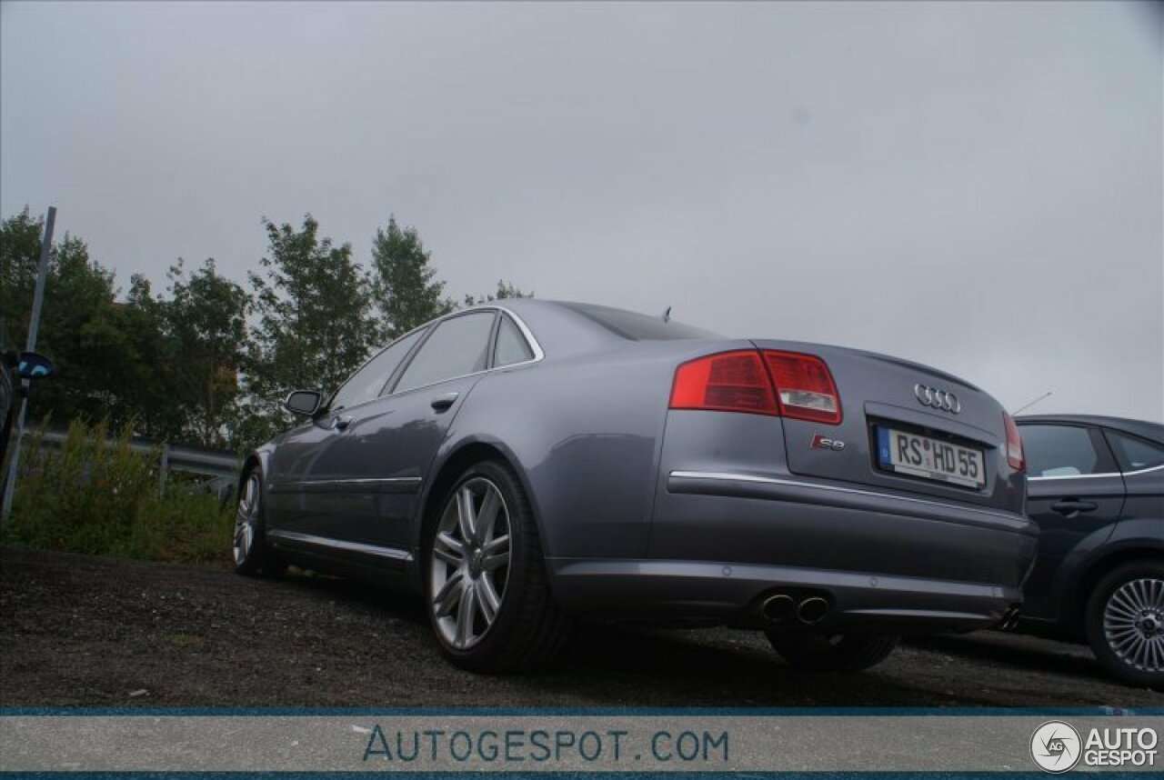 Audi S8 D3