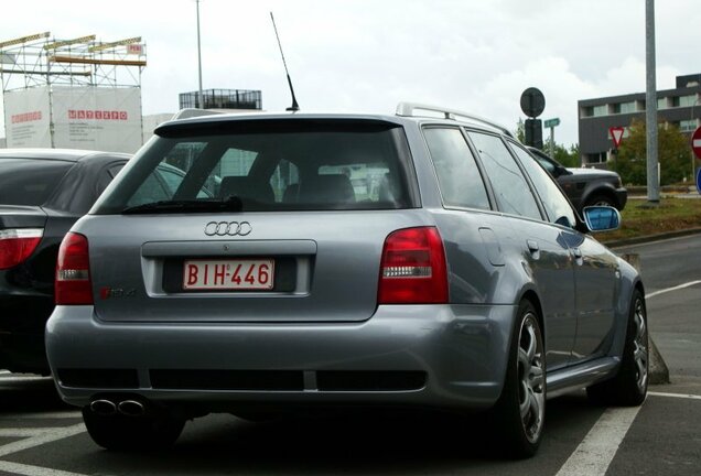 Audi RS4 Avant B5