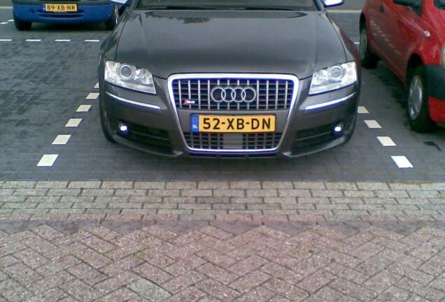 Audi S8 D3