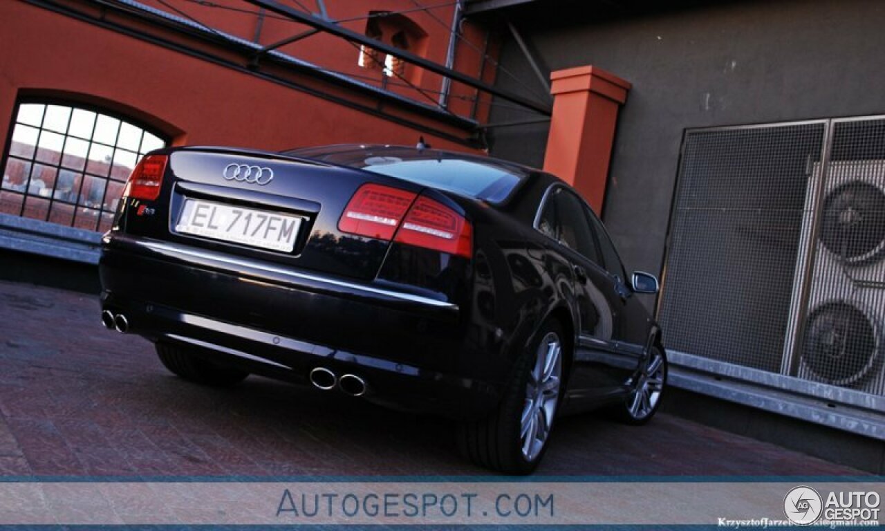 Audi S8 D3