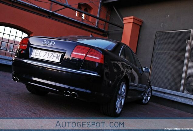 Audi S8 D3