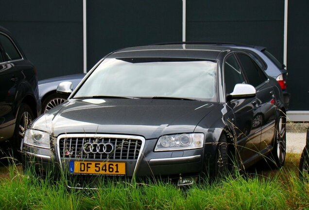 Audi S8 D3