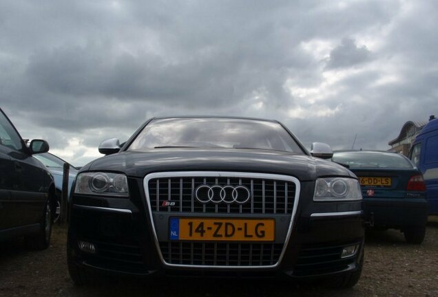 Audi S8 D3