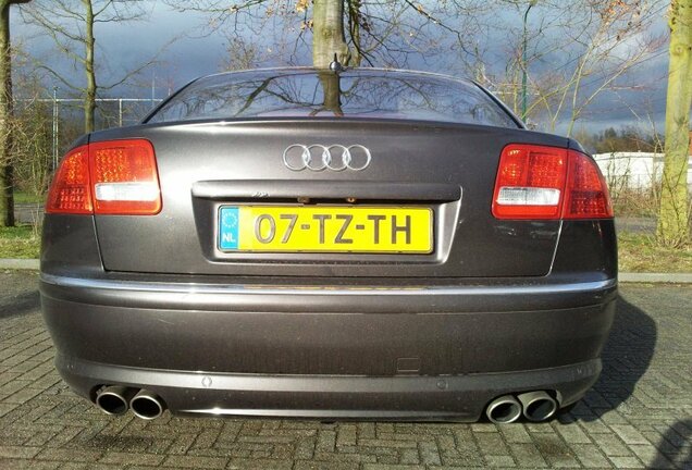 Audi S8 D3