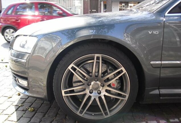 Audi S8 D3