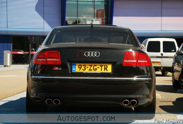 Audi S8 D3