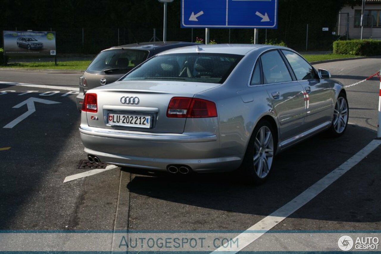 Audi S8 D3