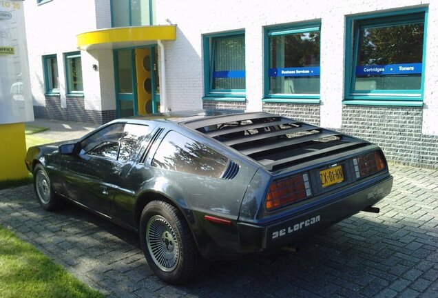 DeLorean DMC-12