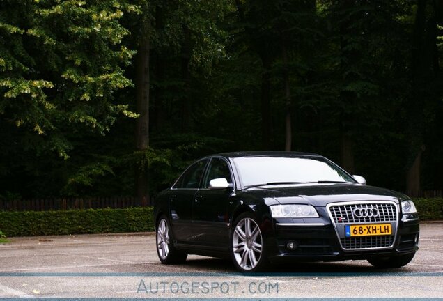 Audi S8 D3