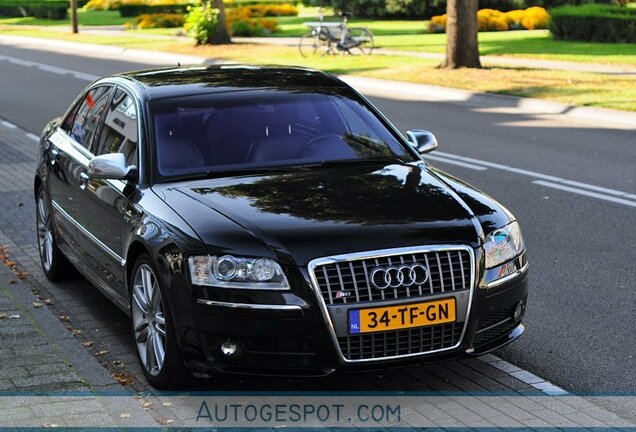 Audi S8 D3