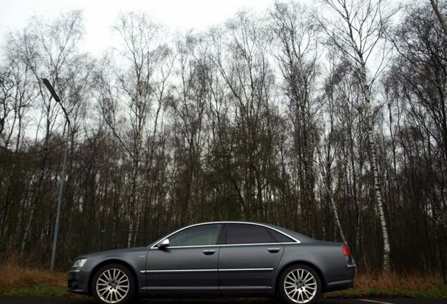 Audi S8 D3