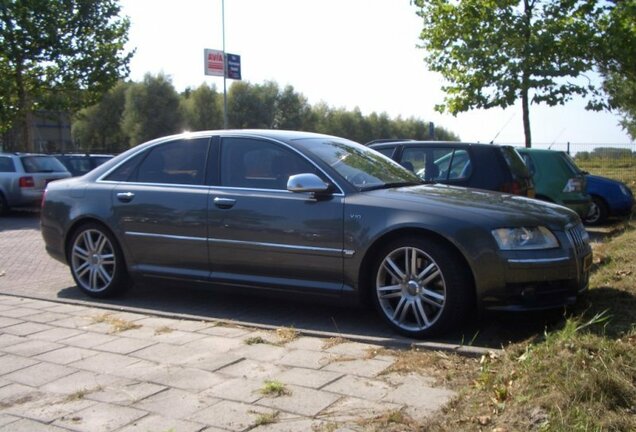 Audi S8 D3