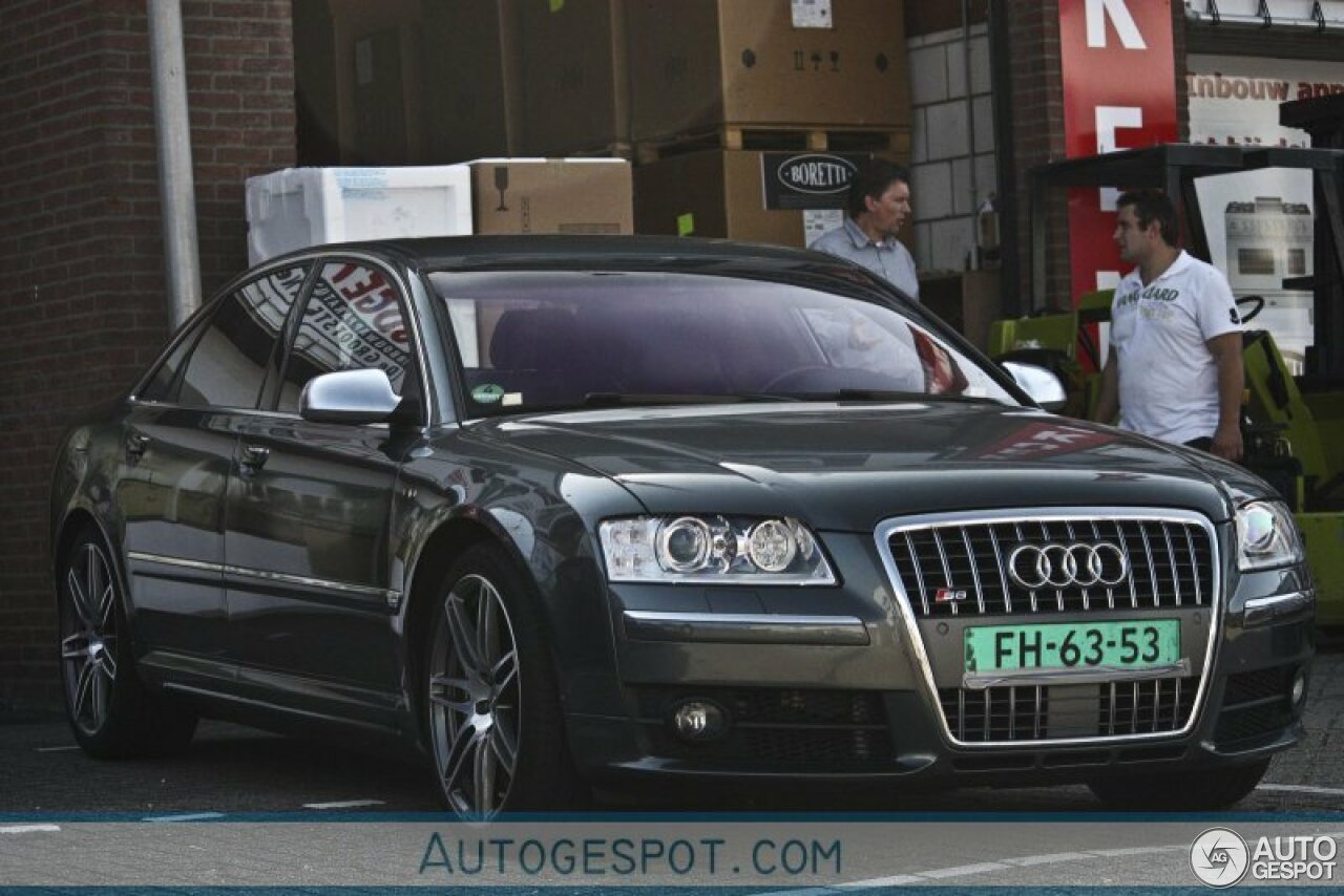 Audi S8 D3