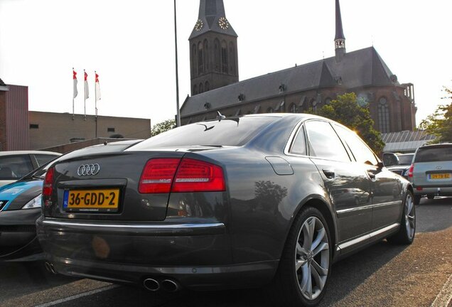 Audi S8 D3