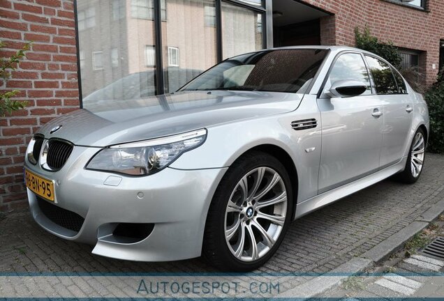 BMW M5 E60 2005