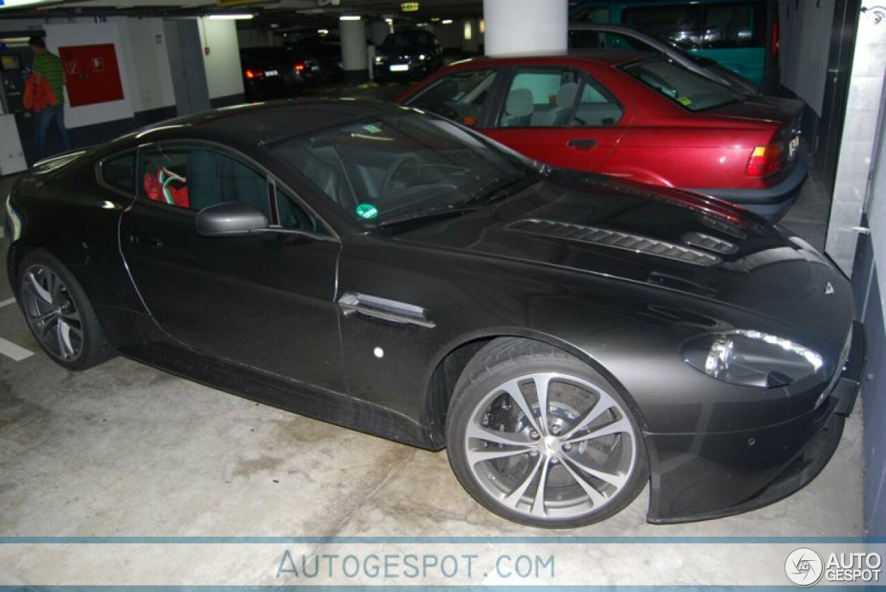 Aston Martin V12 Vantage