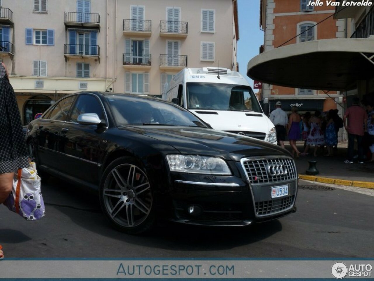 Audi S8 D3