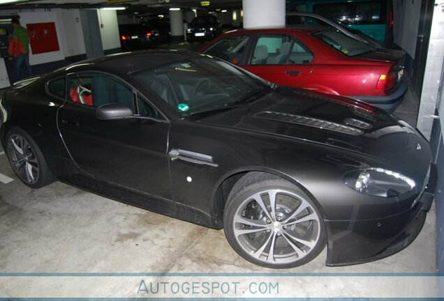 Aston Martin V12 Vantage