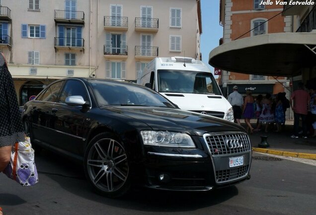 Audi S8 D3