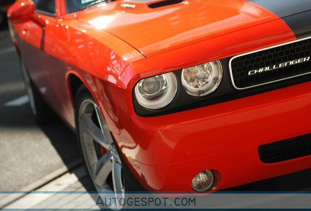 Dodge Challenger SRT-8