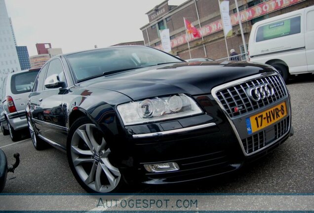 Audi S8 D3