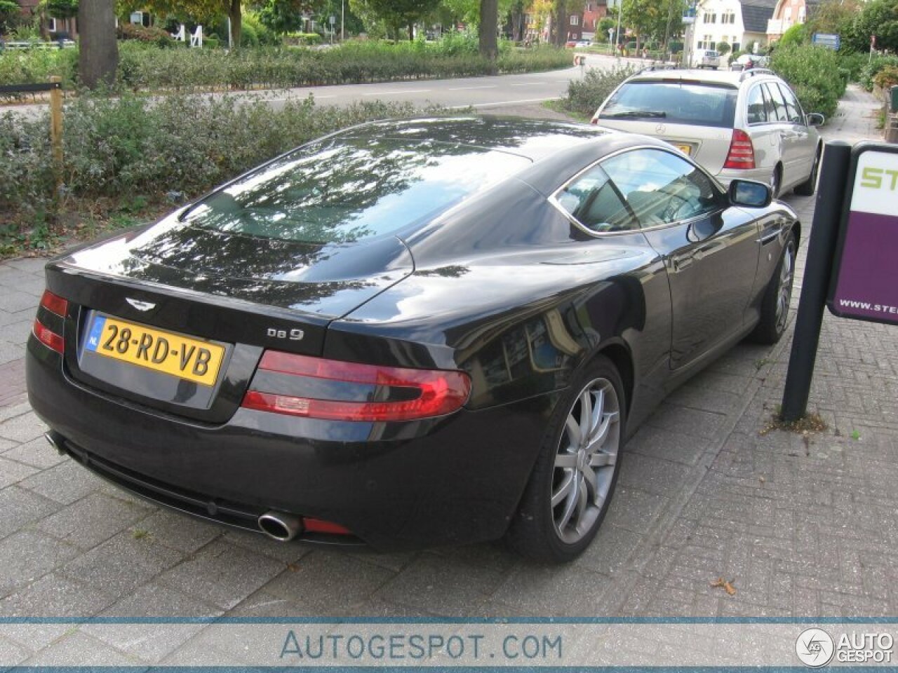 Aston Martin DB9