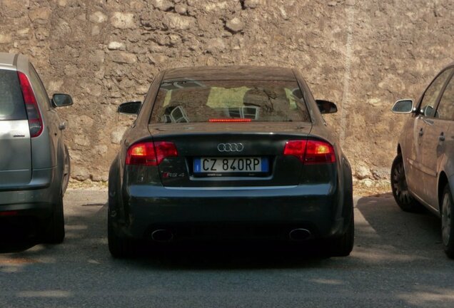 Audi RS4 Sedan