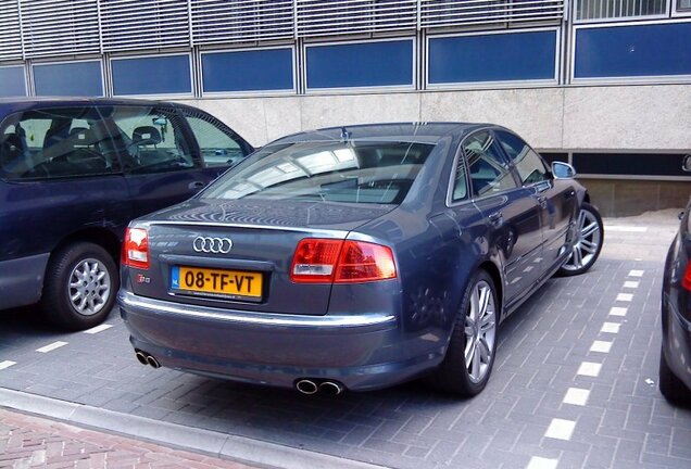 Audi S8 D3