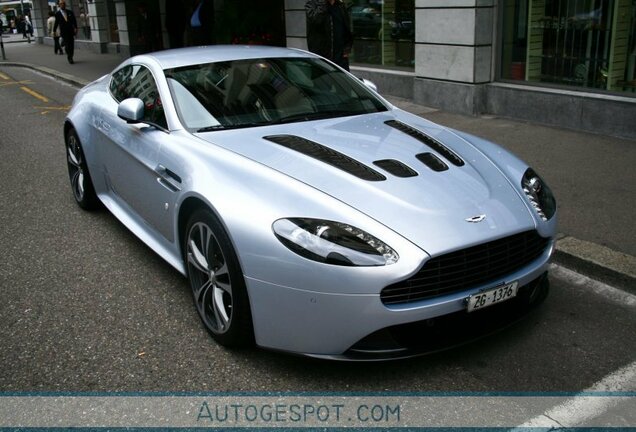 Aston Martin V12 Vantage