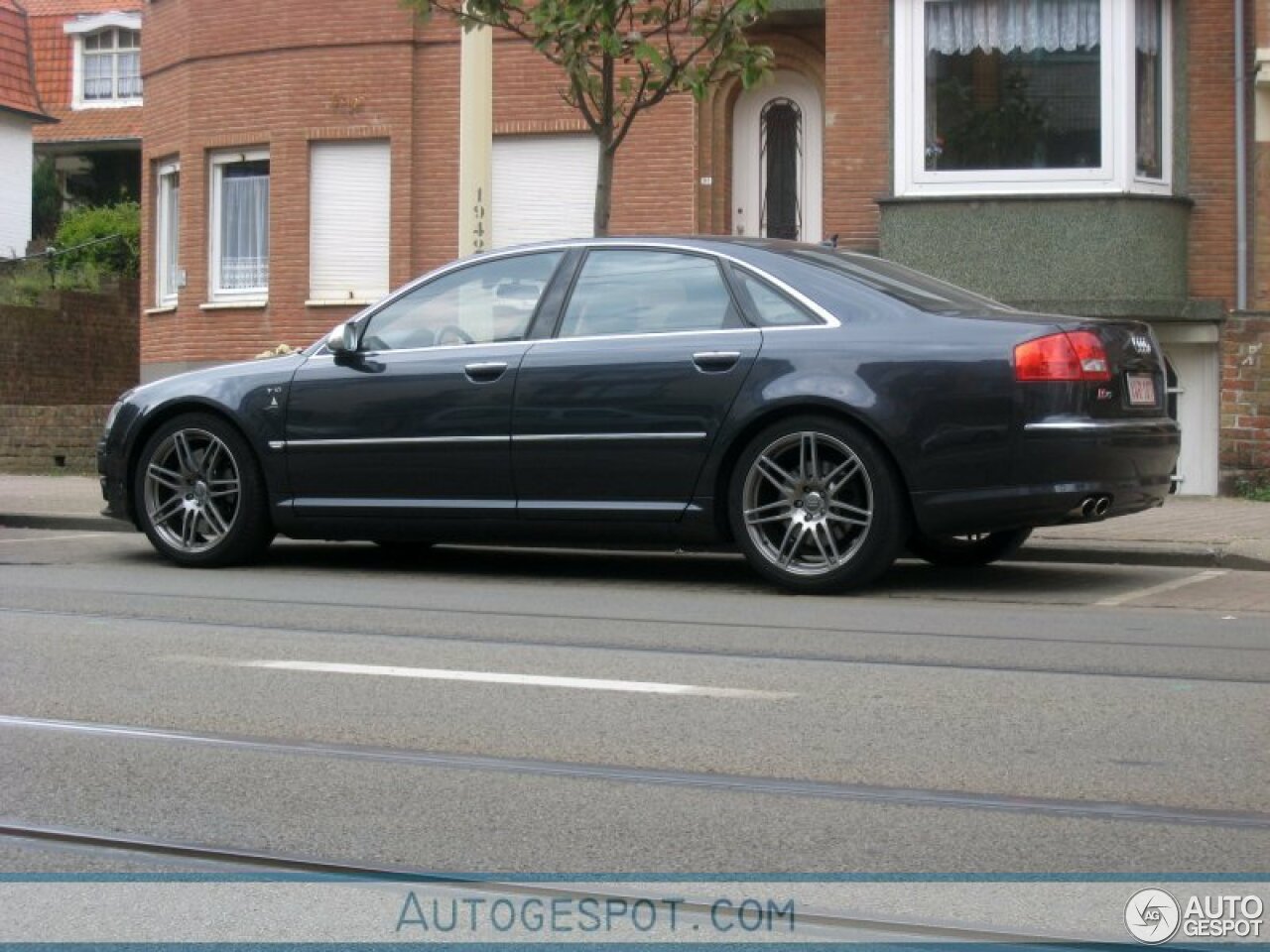 Audi S8 D3