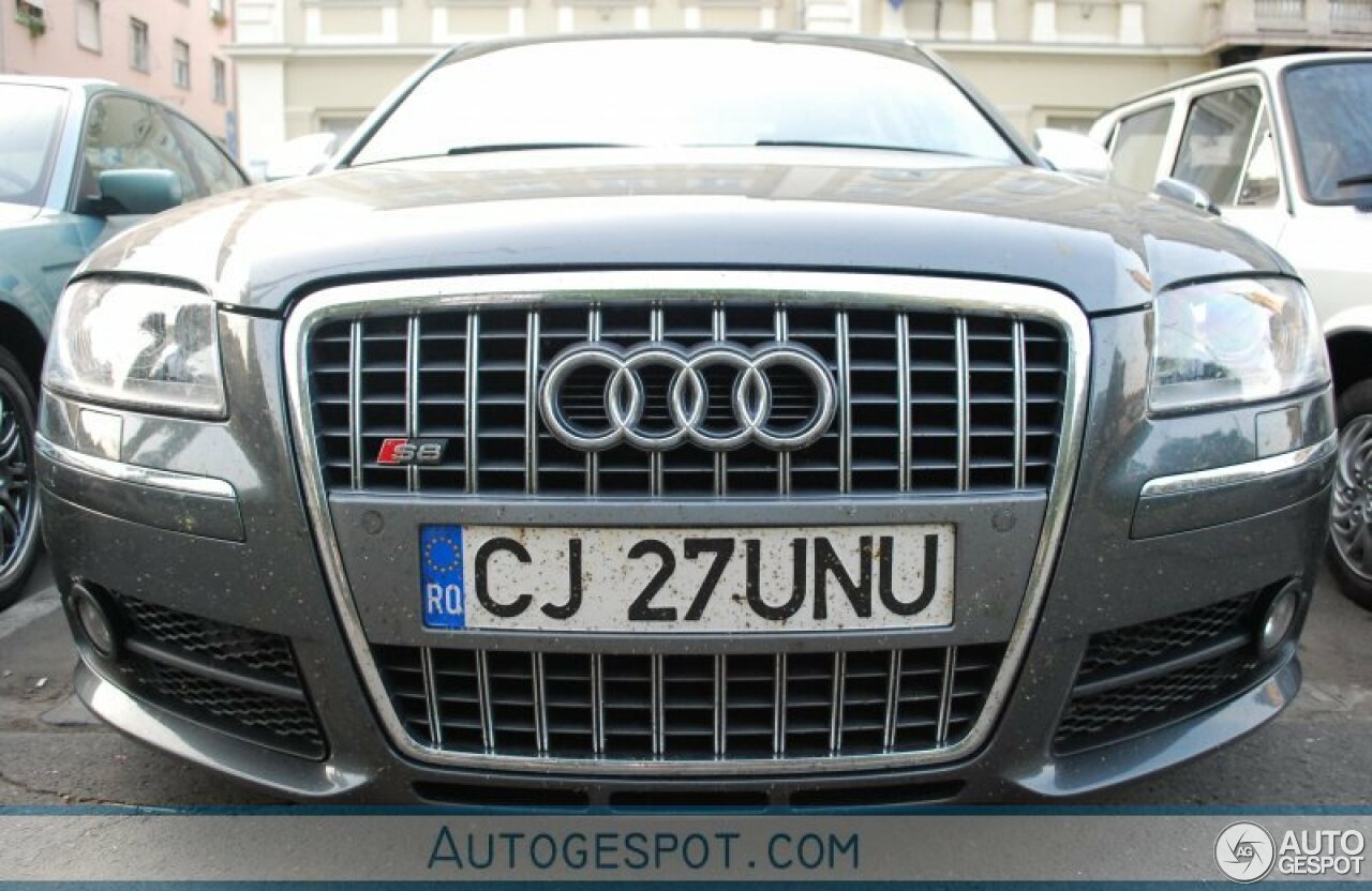 Audi S8 D3