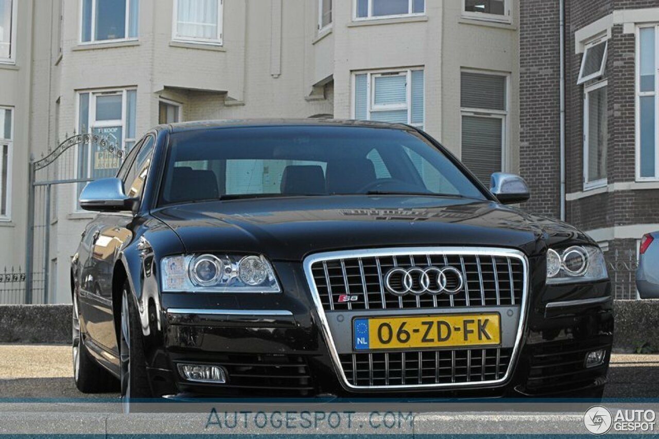 Audi S8 D3