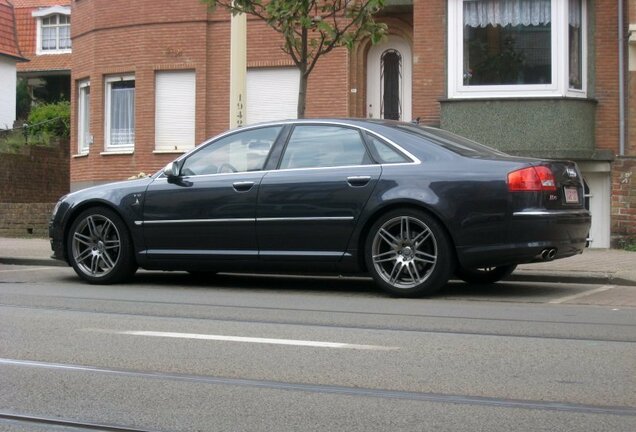 Audi S8 D3