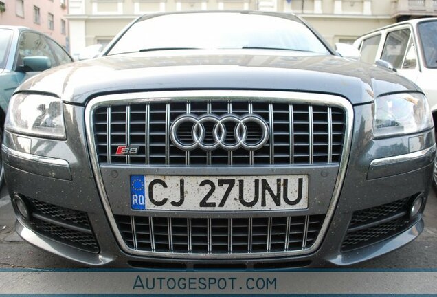 Audi S8 D3