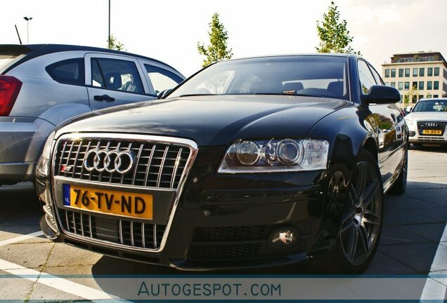 Audi S8 D3