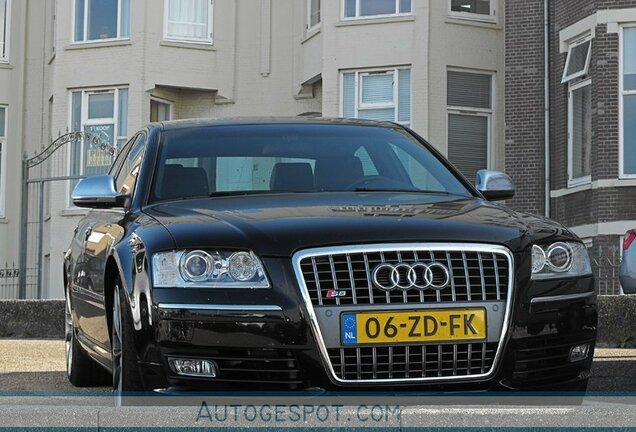 Audi S8 D3