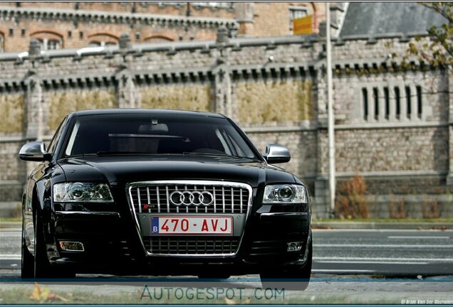 Audi S8 D3