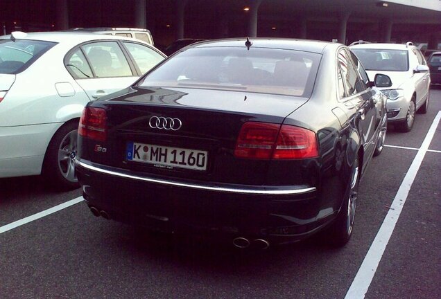 Audi S8 D3