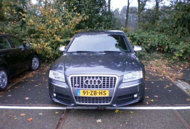 Audi S8 D3