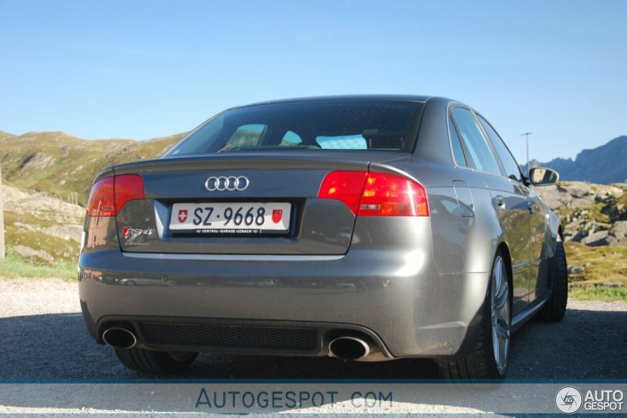 Audi RS4 Sedan