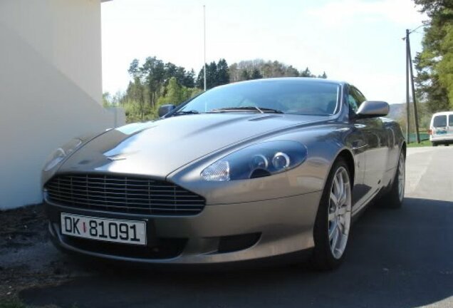 Aston Martin DB9