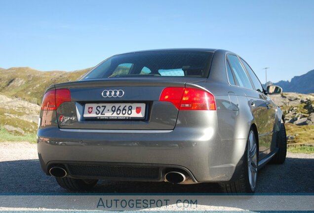 Audi RS4 Sedan