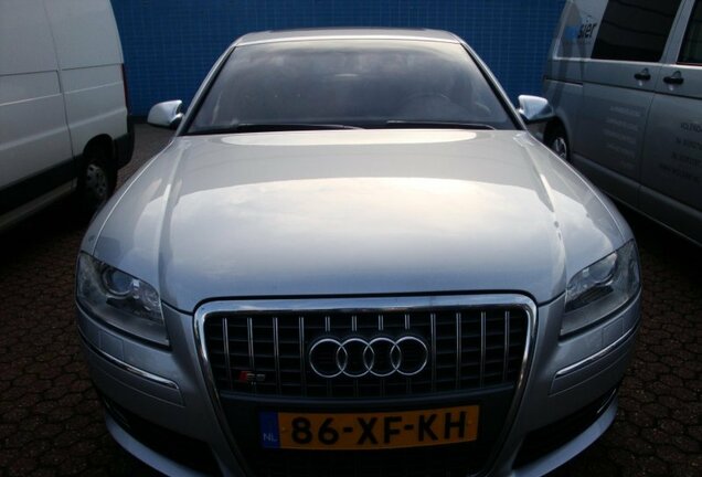 Audi S8 D3